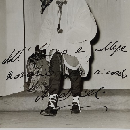 Foto con autografo di un attore non identificato, timbro dello studio. Buono