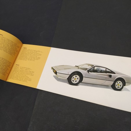 Catalogo Produzione Ferrari in italiano, francese e inglese. Copertina con aloni