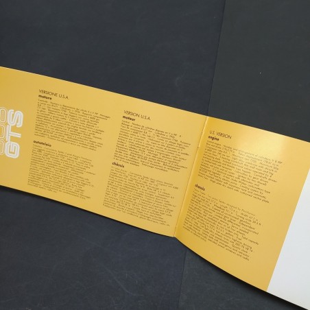 Catalogo Produzione Ferrari in italiano, francese e inglese. Copertina con aloni