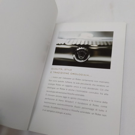 Catalogo orologi Rolex Oyster Perpetual 2011. Macchie sul retro