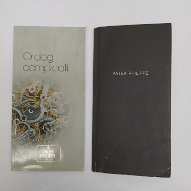 Lotto di 2 cataloghi di orologi Patek Philippe con pieghe e macchie di polvere