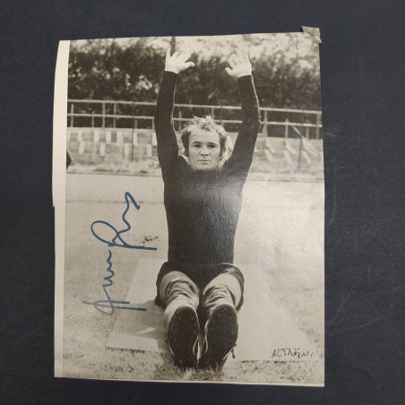 Ritaglio di giornale con foto e autografo del calciatore José Altafini. Buono