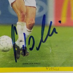 Ritaglio di giornale con foto e autografo di Vialli. Buone condizioni 2