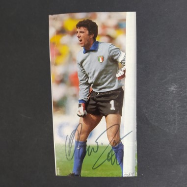 Ritaglio di giornale con foto e autografo di Dino Zoff. Piega su in lato