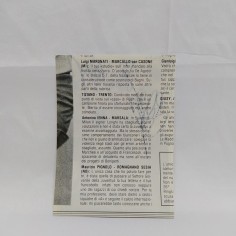 Ritaglio di giornale con foto e autografi dei calciatori Charles e Boniperti 2