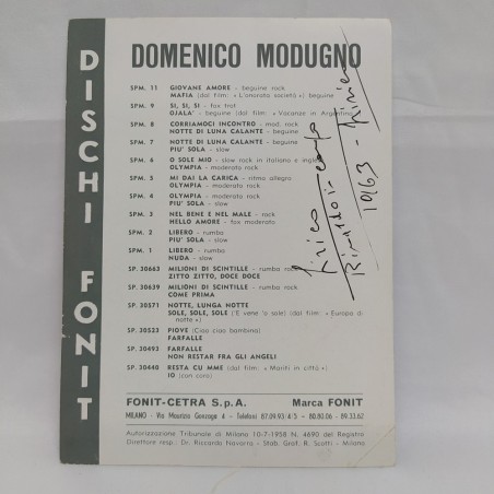 Cartolina con foto e autografo del cantante Domenico Modugno. Pieghe