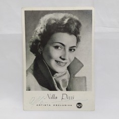 Cartolina autografata della cantante Nilla Pizzi. Leggero ingrigimento