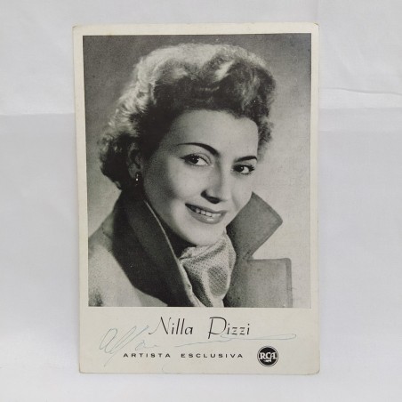 Cartolina autografata della cantante Nilla Pizzi. Leggero ingrigimento