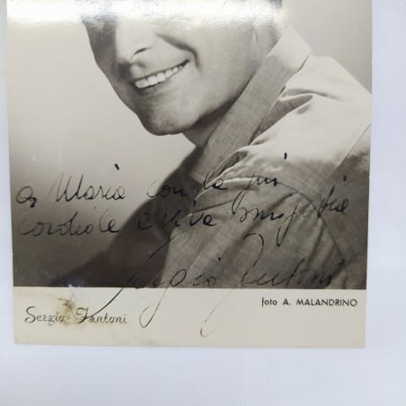 Cartolina con foto autografata di Sergio Fantoni, 15x10,5 cm. Macchie
