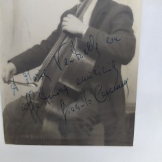 Cartolina autografata del violoncellista Giacinto Caramia da giovane con aloni 2