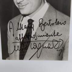 Cartolina con foto e autografo dell'attore Ugo Tognazzi, 15x10,5 cm, ottima 2