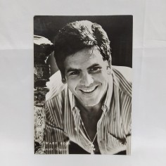Cartolina con foto e autografo dell'attore Howard Ross in buone condizioni
