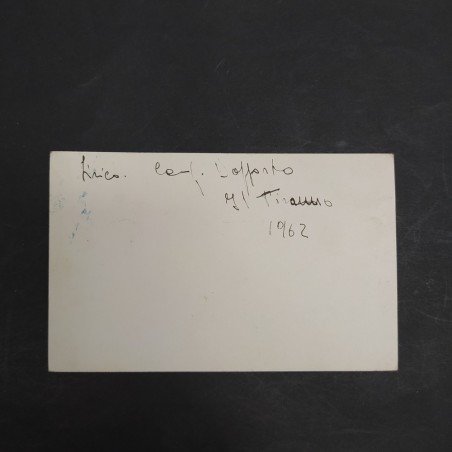 Foto autografata da una cantante lirica, dedica e firma non decifrata, 14x9 cm
