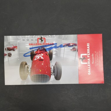 Autografo di Niki Lauda su biglietto Galleria Ferrari. Ingrigimento sul retro