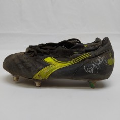 Scarpini da calcio di Paolo Rossi con autografo fortemente usati e sporchi 2
