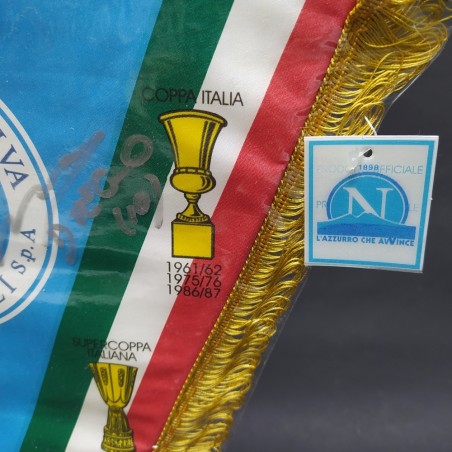 Gagliardetto Calcio Napoli con l'autografato di Diego Maradona. Buono