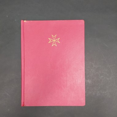Cartellina portadocumenti con Croce di Malta in copertina. Macchie interne