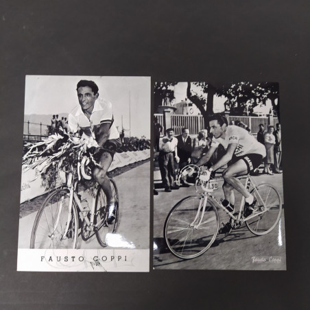 Lotto di 2 riproduzioni di foto del ciclista Fausto Coppi, firme sugli originali