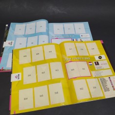 Lotto di 2 Album Panini Giro d'Italia Amore infinito 102 con autografi. Ottimi 2