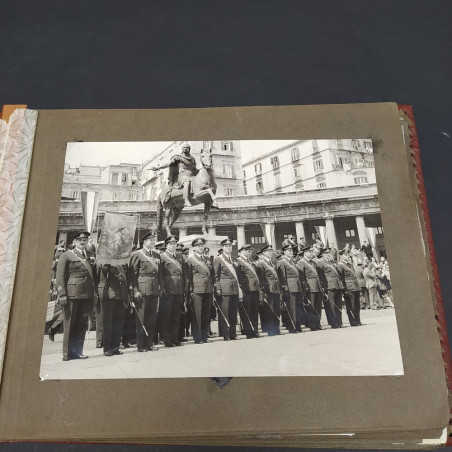 Album di foto di avieri e aerei militari anni 50/60 con stemma e spillino