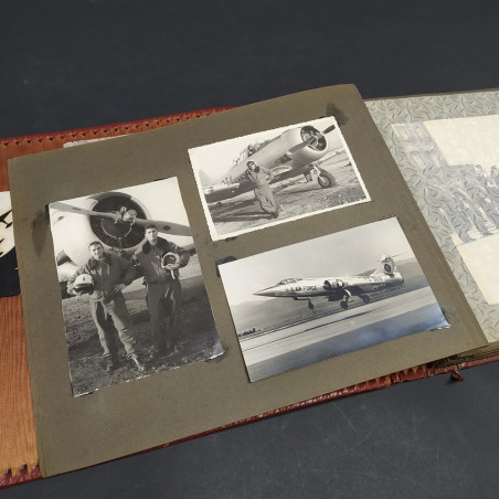 Album di foto di avieri e aerei militari anni 50/60 con stemma e spillino