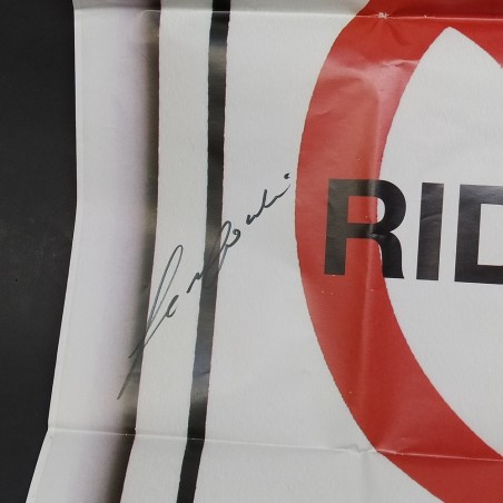 Lotto di 18 volantini, cartoline e ritagli di rivista di comici con autografi