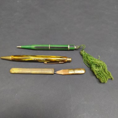 Set di 3 matite di cui tre con mina ricaricabile, in buone condizioni