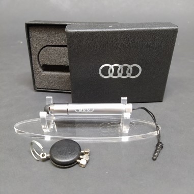 Portachiavi Audi con 4 postazioni per anellini e pennino separato. In cofanetto