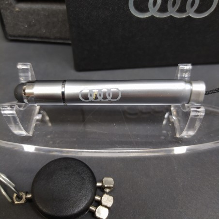Portachiavi Audi con 4 postazioni per anellini e pennino separato. In cofanetto