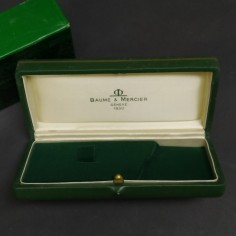 Cofanetto per orologio Baume & Mercier verde con macchioline di umidità 2