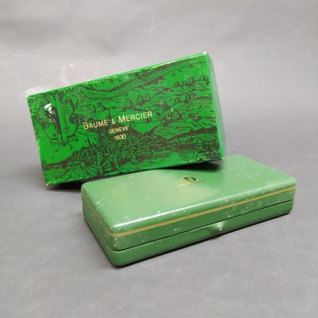 Cofanetto per orologio Baume & Mercier verde con macchioline di umidità