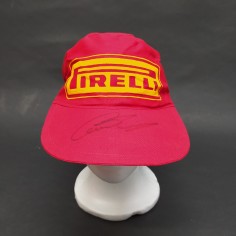 Cappellino Pirelli in tela rosso con autografo di Lewis Hamilton ben conservato 2