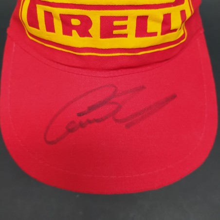 Cappellino Pirelli in tela rosso con autografo di Lewis Hamilton ben conservato