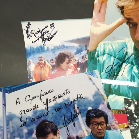 Lotto di 36 foto di F1 alcune con autografi, misure varie ben conservate