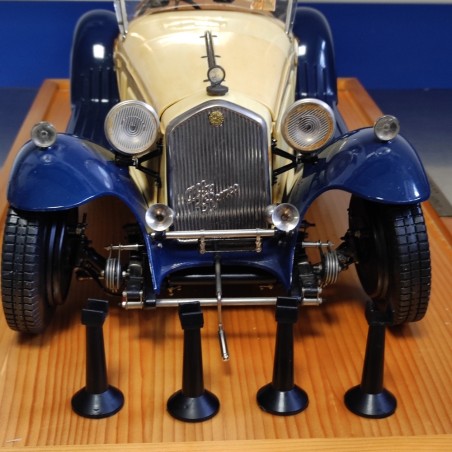 Pocher Alfa Romeo Spider Touring Gran Sport 1932 modello auto con teca