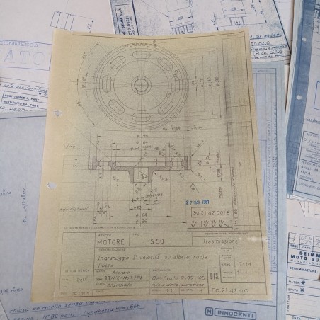 Blocco 306 disegni e progetti di motociclette Guzzi anni '70-'80 con pieghe