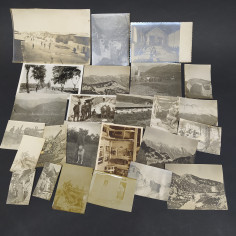 Lotto di 25 foto e cartoline militari con obici, trincee, varie dimensioni