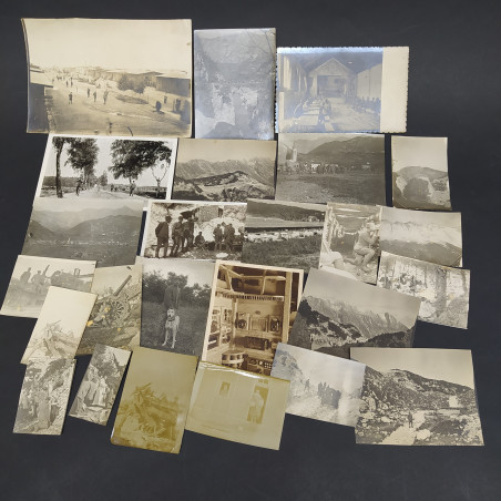 Lotto di 25 foto e cartoline militari con obici, trincee, varie dimensioni