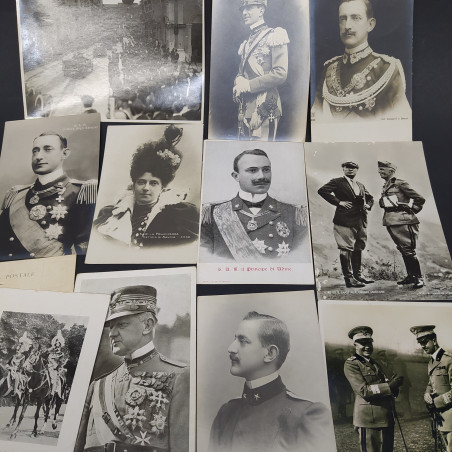Lotto di 13 cartoline e foto della famiglia reale e alte cariche del '900