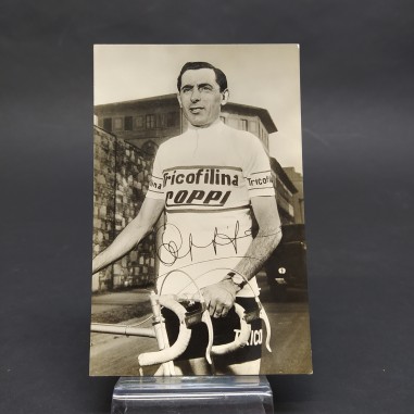 Fotografia cartolina di Fausto Coppi con firma stampata. Ottime condizioni