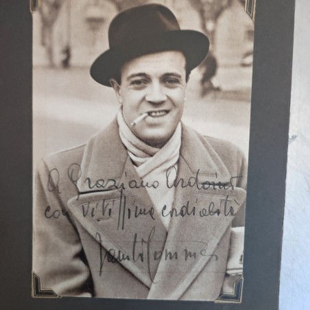 Album di 19 foto autografe di vari attori e attrici, anni '30-'40. Ingiallimenti