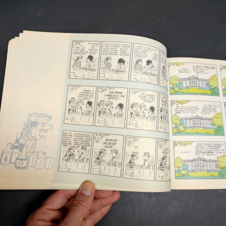 Libro Flashbacks Il meglio di Doonesbury anni 70 ad oggi, Trudeau 1997. Buono