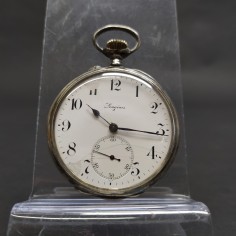 Orologio da tasca Longines, diametro 48 mm con numeri arabi. Scheggiato