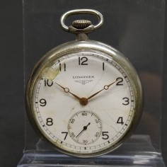Orologio da tasca Longines, diametro 47 mm con numeri arabi. Scheggiato
