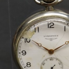 Orologio da tasca Longines, diametro 47 mm con numeri arabi. Scheggiato 2