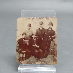 Ferrotipo 8x7 cm che ritrae un gruppo di uomini, anni '800. Segni di ruggine