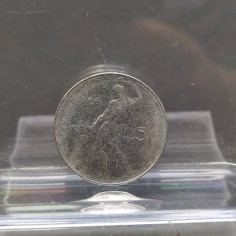 Moneta da 50 Lire della Repubblica italiana datata 966 leggermente logora 2