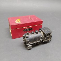Locomotore vapore Rivarossi  1051 con parte riparata con colla in cofanetto