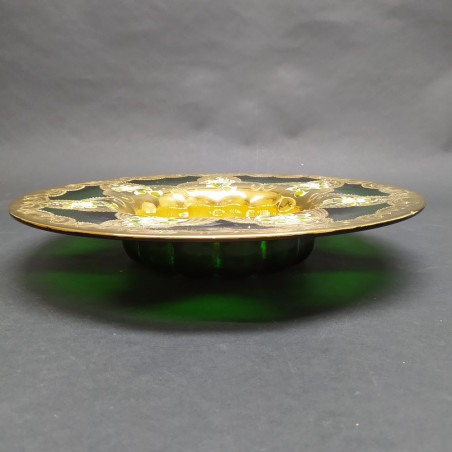 Piatto in vetro con decorazioni floreali dorate. Colore dorato sbiadito in punti
