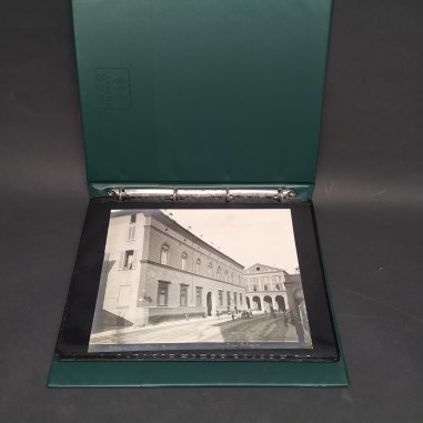 Album con 44 foto di città in Emilia Romagna e di Firenze con alcune annotazioni